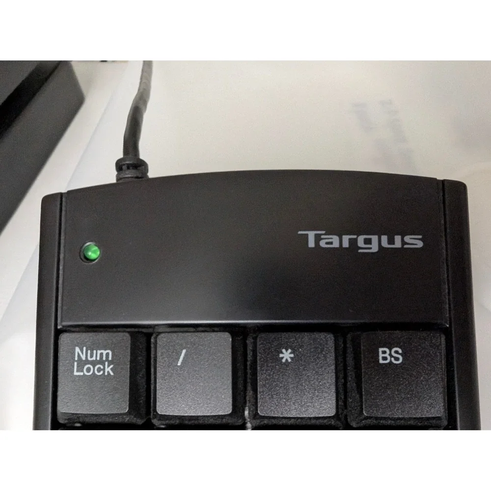 Targus Numeric Keypad with 2 USB Ports Black 10-Key Wired USB Hub PAKP004B EUC